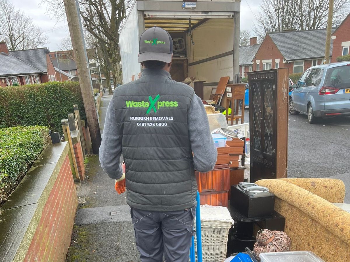 house-clearance-wastexpress-staff-outside-the-property-filling-the-van